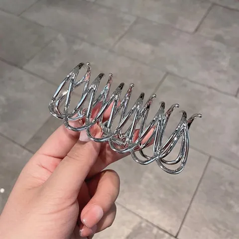 Elegant Alloy Electroplated Hollow Geometric Hair Claw Clip For Women High Gloss Metal Shark Clip Headwear Hair Accessories