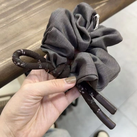 Donna Vintage Floreale Fiocco Stoffa Scrunchie Elastico Capelli Coda di Cavallo Accessori Capelli Elegante Marrone Grigio