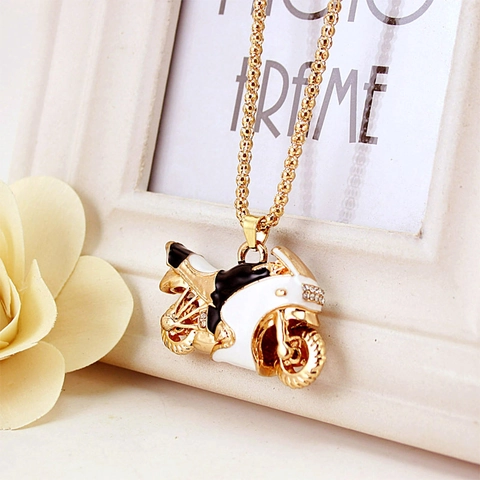 Collar con Colgante de Motocicleta de Aleación de Zinc de Moda para Mujeres Hombres Esmalte Dorado Negro Incrustaciones de Strass Joyería
