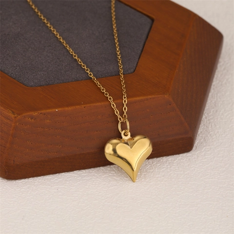 Collana Con Ciondolo a Cuore in Acciaio Inossidabile Placcato Oro 18K Elegante Gioiello a Cuore Cavo 3D Per Donna Uso Quotidiano Catena Regolabile