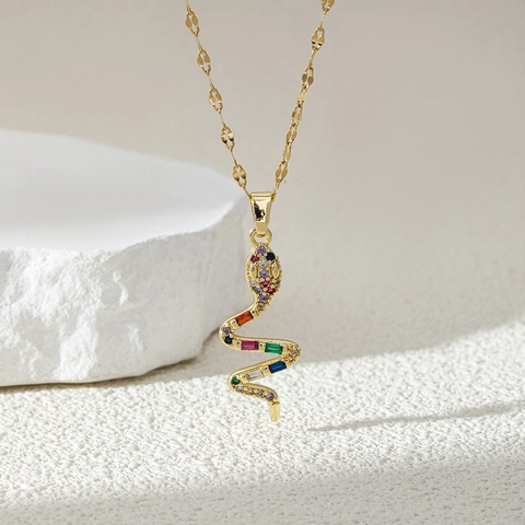 Minimalist Stainless Steel Snake Pendant Necklace Multi Color Rhinestone Inlaid Lip Chain For Women Fashion Commuter Jewelry Gift