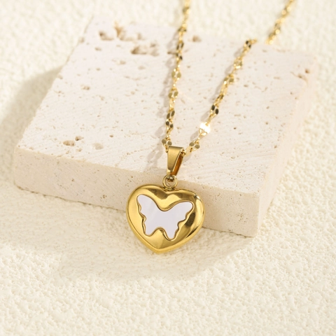 Collana con Pendente a Farfalla in Perla Artificiale Bianca a Cuore Placcata in Oro 18K in Acciaio Inossidabile per Donna