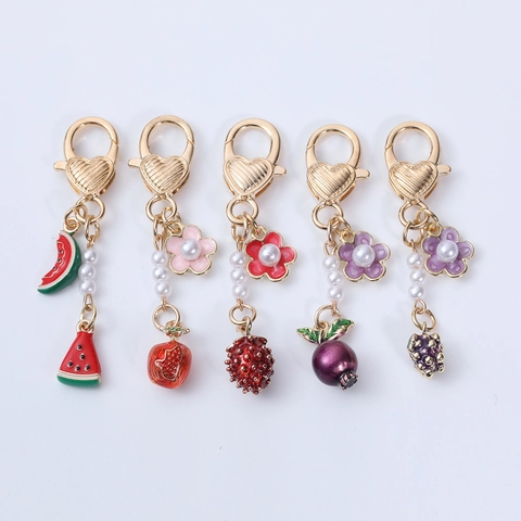 Cute Creative Alloy Fruit Keychain For Women Gold Heart Clasp Enamel Apple Strawberry Four-Leaf Clover Bag Charm Gift
