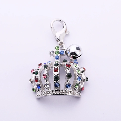 Pendaglio per Animali a Forma di Corona in Lega con Strass Multicolore Campanello Croce Moschettone Gioiello per Collare Cane Gatto