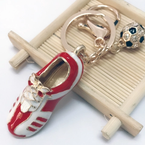 Porte-clés Chaussure de Football Sport Avec Pendentif Ballon de Foot Strass Trophée Alliage d'Or Métal Cadeau Souvenir