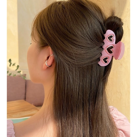 Korean Style Hollow Heart Hair Claw Clip Resin Sweet Love Heart Shark Clip For Women Cute Hair Accessories For Daily Dating