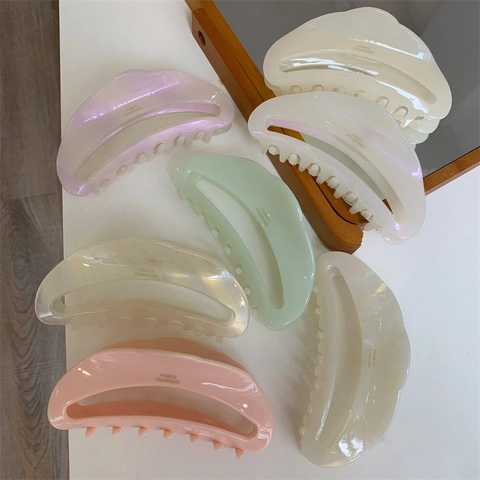 French Vintage Acetate Hair Claw Crescent Moon Shape Hollow Out Handmade Hair Clip For Women Elegant Styling Accessory