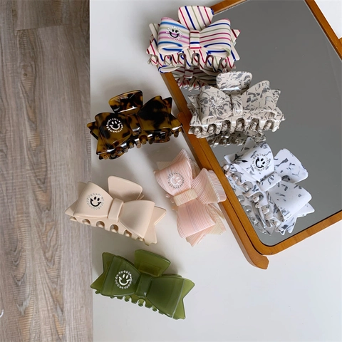 Women's Sweet Acetate Bow Hair Claw Clip Rhinestone Smiley Face Marble Leopard Print Large Shark Clip Fashion Hair Accessories