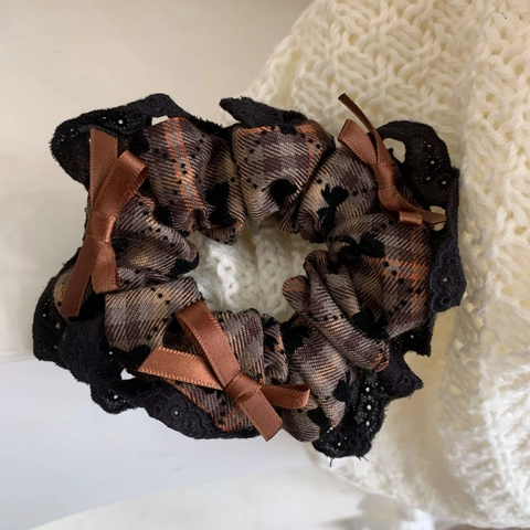 Elastico per Capelli Vintage a Quadretti con Nappa in Pizzo Marrone Maillard Fatto a Mano Supporto per Coda di Cavallo Donna