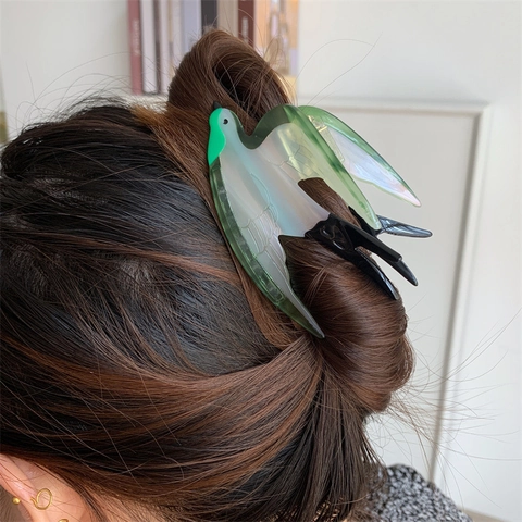 Creative Swallow Shaped Hair Claw Clip Lightweight Acetate Bird Design Gradient Green Hair Accessory For Women Jewelry