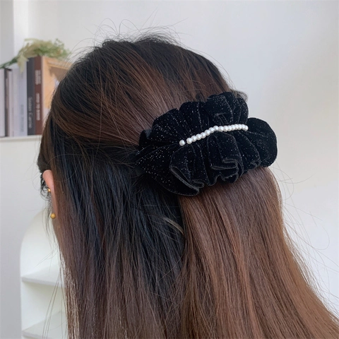 Vintage Black Velvet Pleated Hair Clip With Artificial Pearl Elegant Retro Spring Clip Hair Accessories For Women Daily