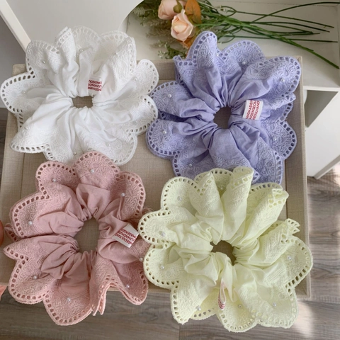Elastico per Capelli in Pizzo Barocco Vintage con Perle Grande Scrunchie in Tessuto Floreale per Donna Accessori Capelli Estetici Fatti a Mano
