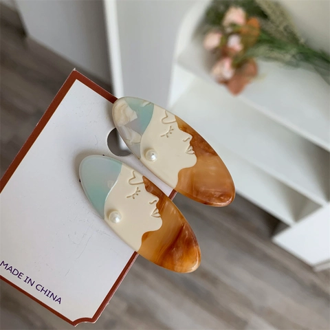 Fermaglio Laterale in Acetato con Ritratto Francese Vintage con Perla Artificiale Elegante Forcina Ovale Donna