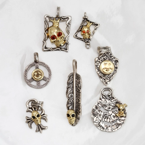 Colgante de Cráneo de Cobre Gótico Retro DIY Fabricación de Joyas Punk Signo de la Paz Cara Sonriente Pluma Cruz Accesorios