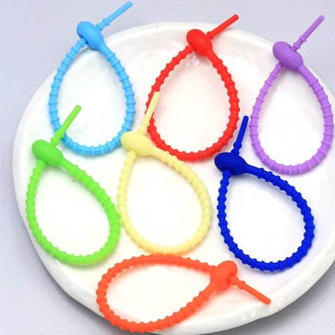 Fascette per Cavi in Silicone Riutilizzabili Organizzatore di Cavi Regolabile per Gestione Scrivania Cinturini di Chiusura Multicolore