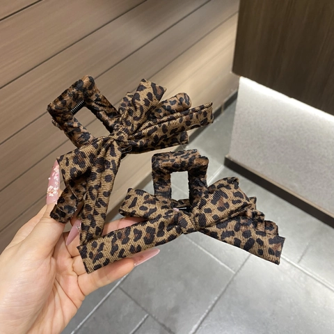 Vintage Leopard Print Bow Hair Claw Clip For Women Handmade Fabric Butterfly Bun Shark Clip Elegant Hair Accessories