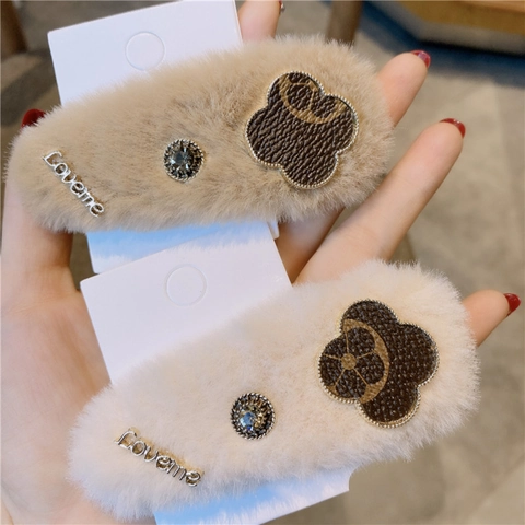 Pince à Cheveux en Peluche pour Femme Fausse Fourrure de Lapin Design Trèfle Lettres Métalliques Strass Clip BB Accessoires Cheveux Mode
