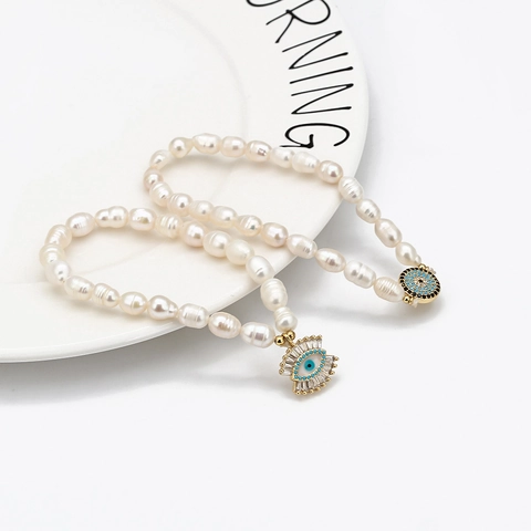 Bracelet Charm Bohémien en Perle d'Eau Douce Mauvais Œil Main de Fatma Femme Strass Amulette Protection Bijoux Élastiques
