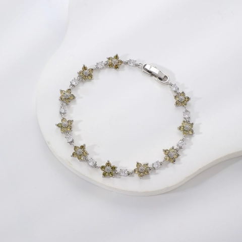 Bracciale da Donna di Lusso Colorato a Forma di Petalo di Fiore in Rame con Intarsi in Zirconia Elegante Bracciale a Maglie per San Valentino