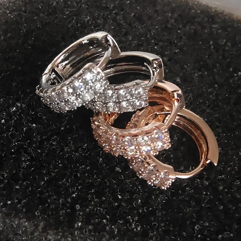 Minimalistische Kupfer Zirkonia Creolen Mehrreihiges Pavé Nischendesign Modischer Damenschmuck Accessoire