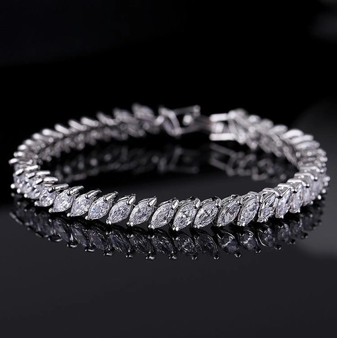 Bracciale da Donna Elegante in Rame con Strass Placcato Argento Lucido a Forma di Cuore per Matrimonio Festa Gioielli