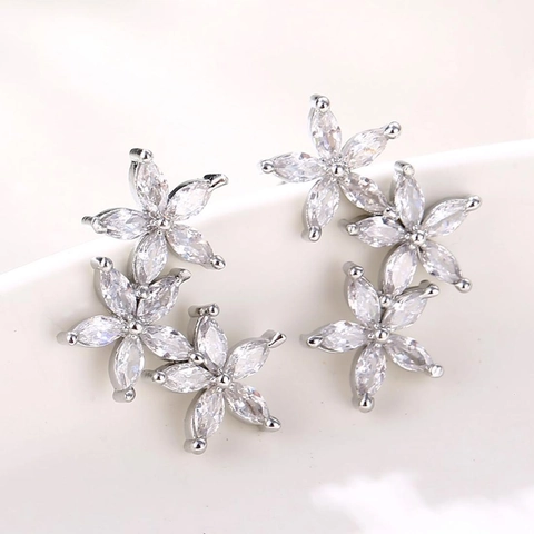 Élégantes Boucles d'Oreilles Clous en Cuivre Zirconium Forme Larme Tournesol Feuille d'Érable Boucles d'Oreilles Incrustées pour Femmes Bijoux Accessoires Cadeau
