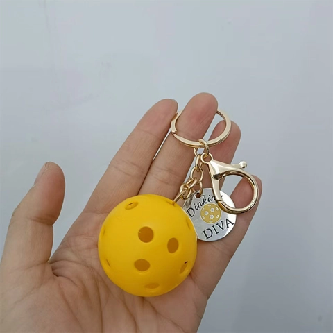 Pickleball Sleutelhanger Sportief Geel Holle Bal Roestvrij Staal Tag Dinking Diva Sleutelring Voor Sportliefhebbers Cadeau