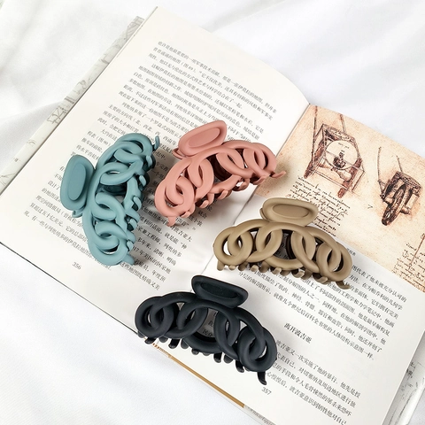 Style Français Mat Pince à Cheveux Élégante Résine Torsadée Grande Pince Requin Accessoires Cheveux Antidérapants Pour Femme