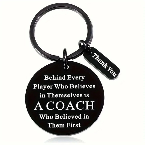 Portachiavi Regalo Allenatore in Acciaio Inossidabile Citazione Behind Every Player Incisa Ciondolo Thank You Motivazionale