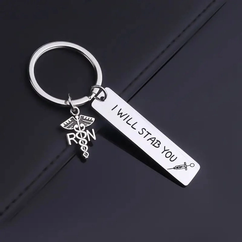 Roestvrij Stalen Verpleegster Sleutelhanger Gegraveerd I Will Stab You RN Caduceus Hanger Humoristisch Medisch Cadeau Voor Arts Valentijnsdag