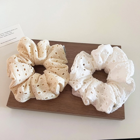 Elegante Scrunchie in Pizzo Traforato Morbido Dolce Stile Coreano Ricamo Floreale a Occhiello Accessori per Capelli Donna