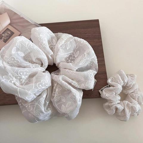 Scrunchies Beige in Stile Francese con Fiori Ricamati Grandi Elastici in Organza per Capelli da Donna Accessori Eleganti