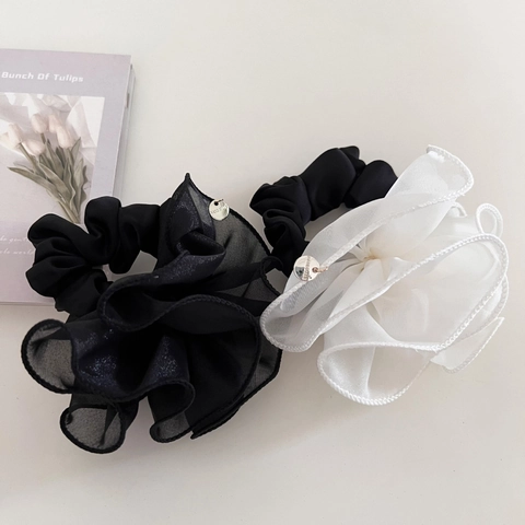 Korean Style Large Pleated Fabric Scrunchie Elegant Handmade Hair Tie With Metal Rose Gold Pendant For Women Daily Accessories