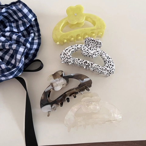 French Elegant Cellulose Acetate Flower Hair Claw Clip For Women Large Marble Pattern Rhinestone Hollow Shark Clip Accessory