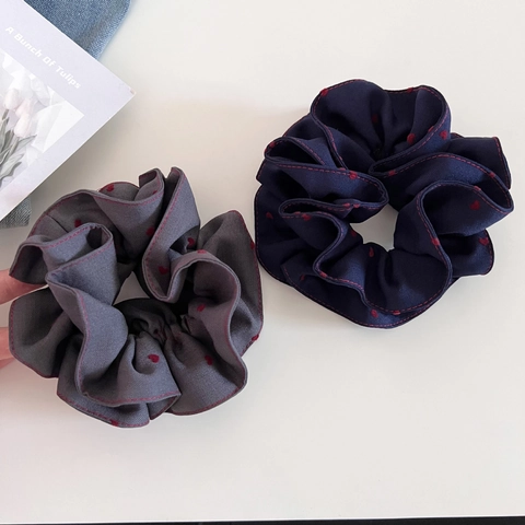 Vintage Large Fabric Scrunchies With Heart Pattern And Contrast Red Stitching Ruffled Edge Hair Ties For Women Hair Accessories