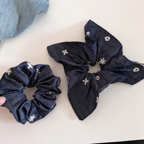 Fermacapelli Scrunchie in Tessuto Blu Scuro con Ricamo Floreale Retro per Donna Elastici per Capelli Stile Denim Accessori