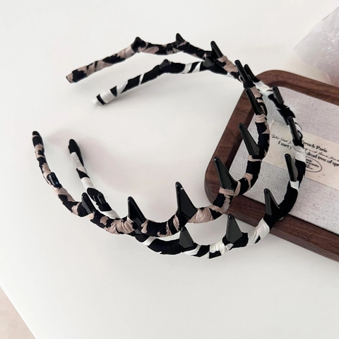 Women Punk Spiked Hairband Leopard Print Polka Dot Cloth Wrapped Non-Slip Headband Gothic Fashion Hair Accessories Gift