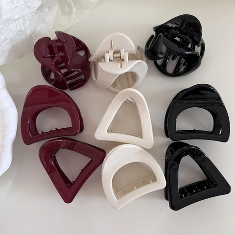 Minimalist Geometric Triangle Plastic Hair Claw Clips For Women Small Matte Resin Hair Clamps Daily Stylish Commute Hair Accessories