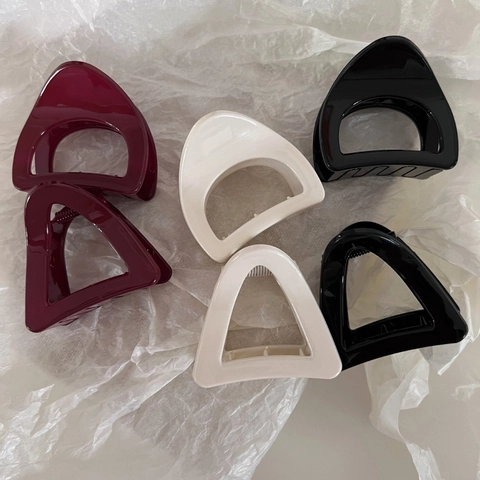 Minimalist Geometric Triangle Plastic Hair Claw Clips For Women Small Matte Resin Hair Clamps Daily Stylish Commute Hair Accessories