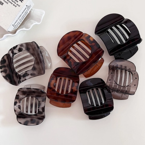 Elegant Acrylic Tortoiseshell Hair Claw Clip For Women Vintage Korean Geometric Hollow Hair Clamp Retro Non Slip Hair Accessory