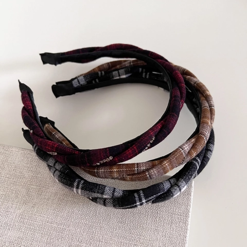 Serre-tête Torsadé en Tissu Écossais Vintage Avec Strass pour Femme Style Preppy Bandeau Cheveux Accessoires Rétro à Carreaux