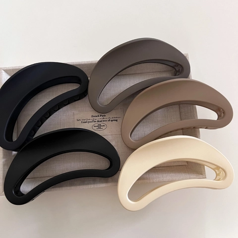 Elegante Pinza per Capelli Grande a Forma di Luna Vintage Opaca Plastica Resina Cavo Antiscivolo Morsetto Capelli per Donna