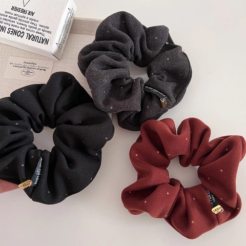 Vintage Punktmuster Wollstoff Großes Scrunchie Mit Etikett Und Metallanhänger Minimalistische Mode Haargummi Für Damen Haarschmuck