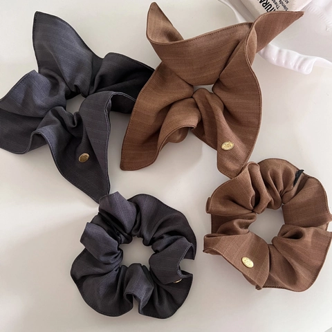 Elegante Gestreifte Stoff Scrunchies Für Damen Gold Metall Tag Haargummis Koreanischer Stil Minimalist Haarschmuck Accessoires