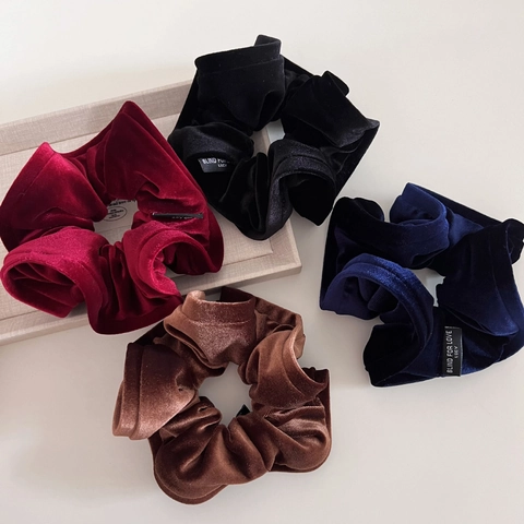 Vintage Velvet Hair Scrunchie For Women Pleated Solid Color Large Elastic Hair Ring Retro Handmade Letter Label Hair Ties Accessories