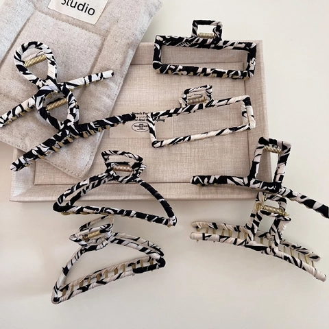 Elegante Pinza per Capelli da Donna con Motivo a Zebra Rivestita in Tessuto Metallo per Acconciature