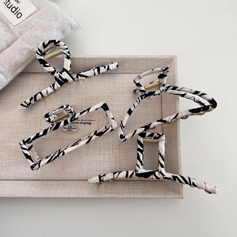 Elegante Pinza per Capelli da Donna con Motivo a Zebra Rivestita in Tessuto Metallo per Acconciature