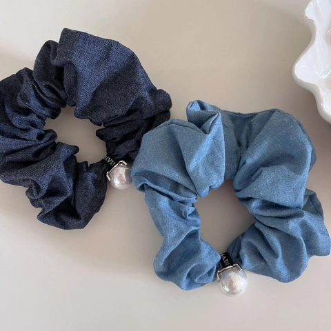 Scrunchie in Tessuto Denim Vintage con Perla Artificiale Elegante Stile Pigro Elastico per Capelli Plissettato Fatto a Mano per Donna Accessori Capelli
