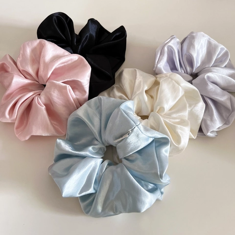 Elegant Oversized Satin Scrunchies For Women Silk Feeling Glossy Elastic Hair Bands Pleated Solid Color Ponytail Holder