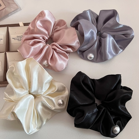 Vintage Satin Scrunchie With Large Faux Artificial Pearl Decoration High Elasticity Simple Solid Color Hair Tie For Women Jewelry